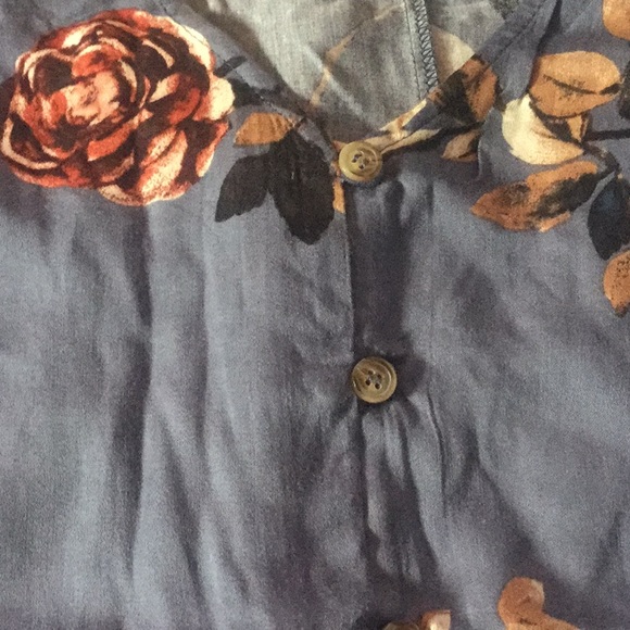 ❌DONATED❌Indigo Blue Floral Print Button Down Knotted Tie Top - Picture 7 of 9